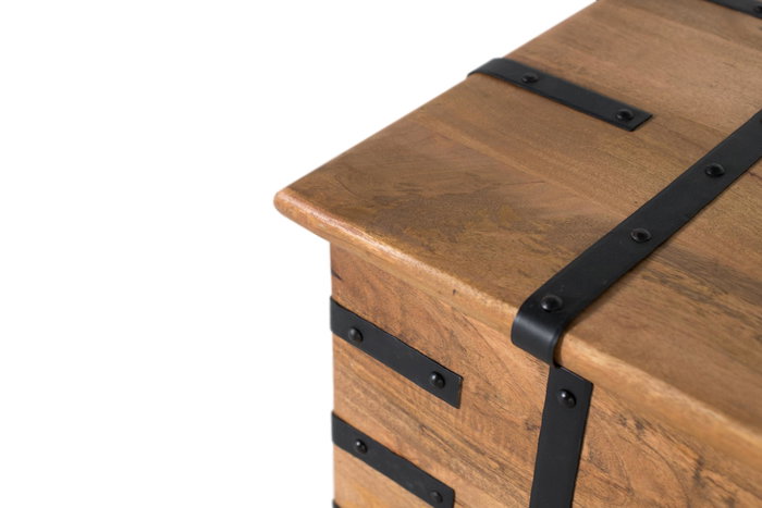GINER Y COLOMER Mesa baúl de madera de mango con acabado natural y hierro